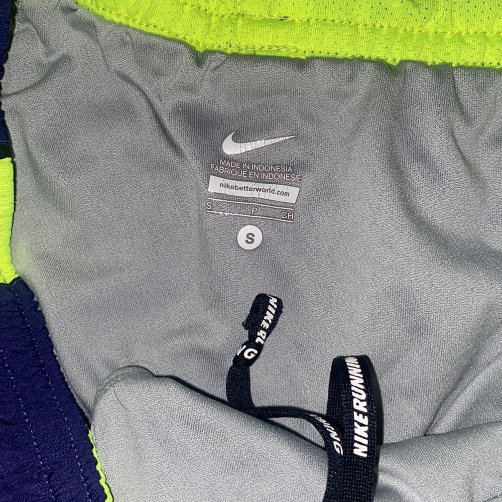 Nike Running Short - Picture 2 of 4